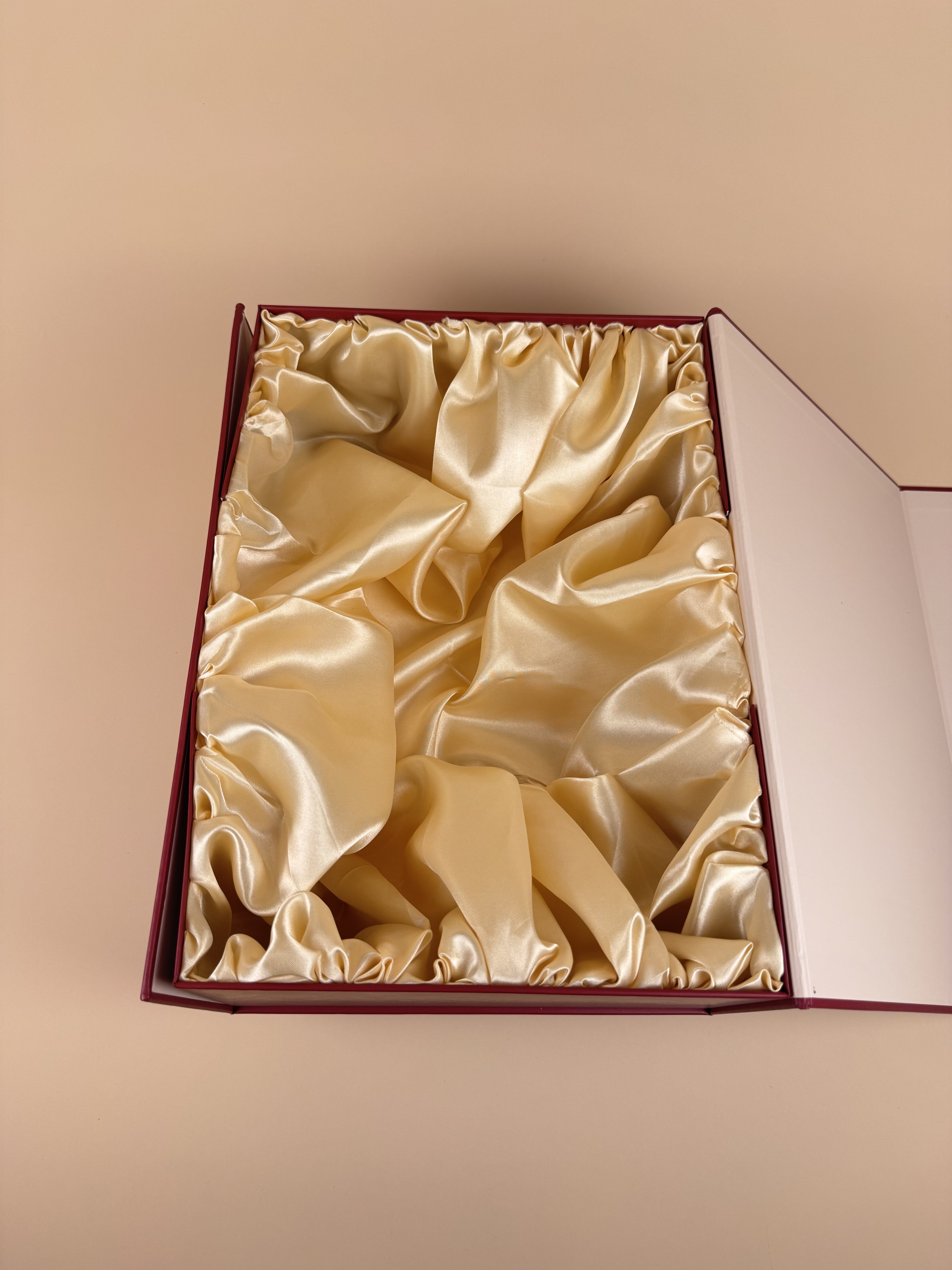 AA WIGS burgundy luxury packaging box